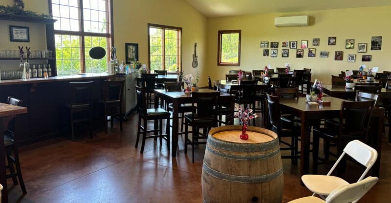 Seneca Lake: Wine Tasting Tour with Lunch - Lunch: A Relaxed Break with Wine