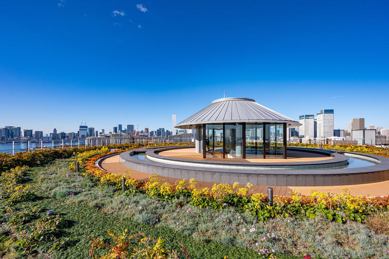 Senkyaku Banrai Toyosu Manyo Club Onsen Experience in Tokyo - From the changing area to the baths