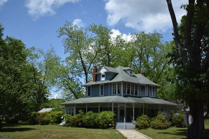 Senoia The Walking Dead Film locations 2 hours Walking Tour - FAQ