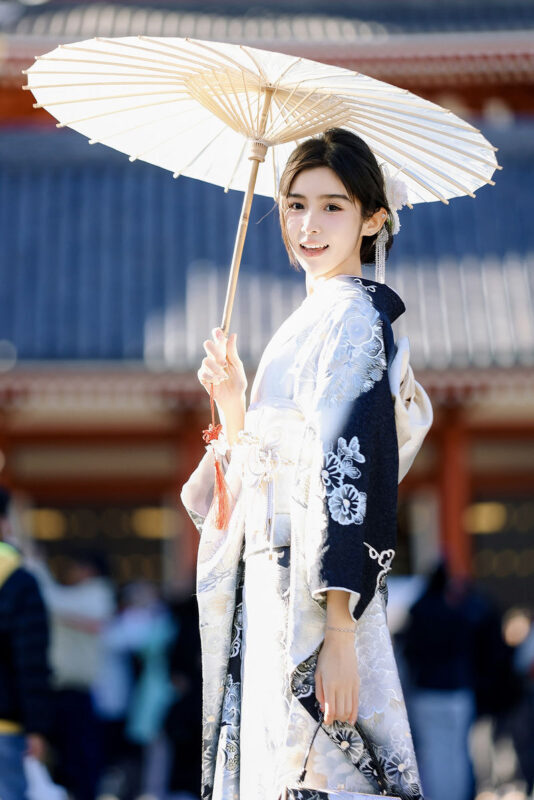 Senso-ji Kimono Photography and Kimono Rental: Choose from a variety of kimonos at a single flat rate, one-stop service, professional photography - The highlights at a glance