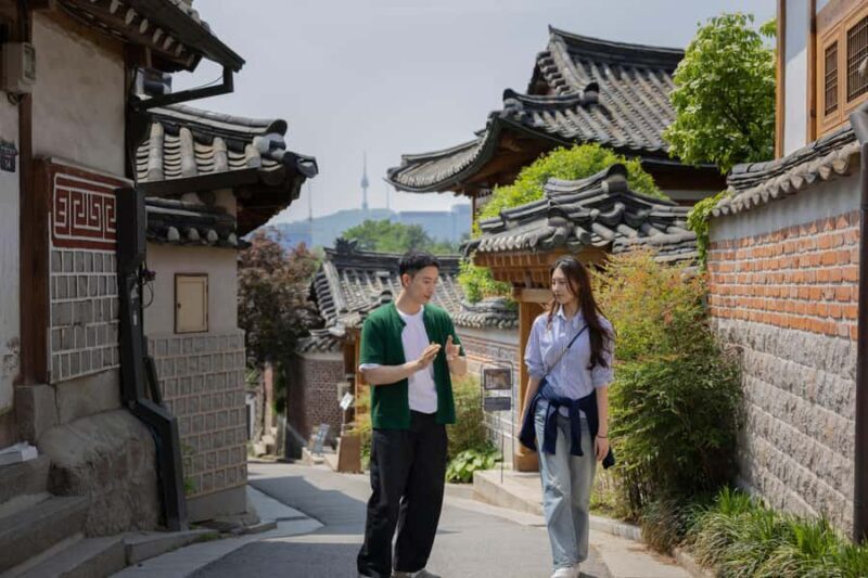 Seoul: 120-Min Gwanghwamun Tour to Understand Local Society - Good To Know