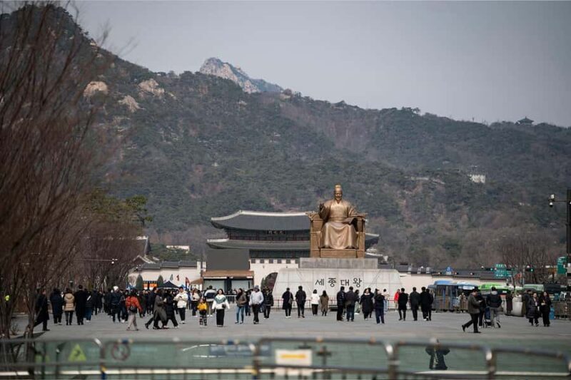 Seoul: 120-Min Gwanghwamun Tour to Understand Local Society - Exploring Seoul in Just Two Hours