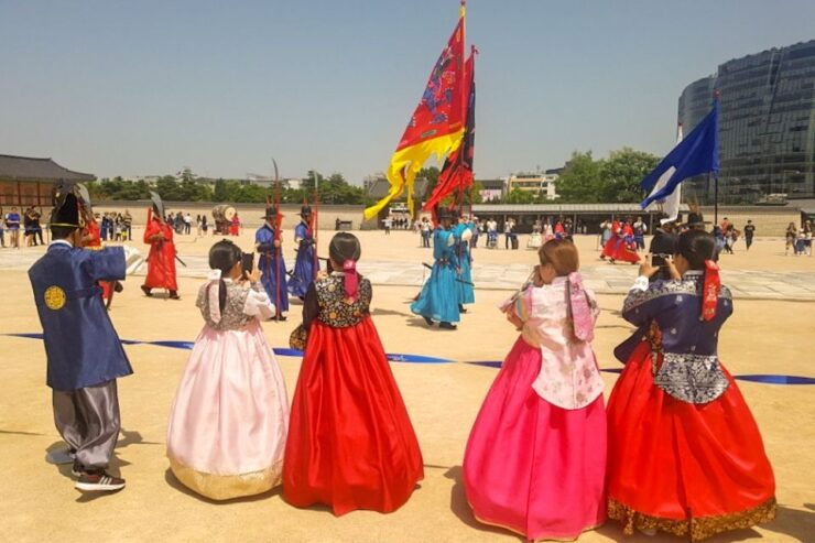 Seoul: Ancient Palaces and Scenic Points Walking Tour - Gyeongbokgung Palace: A Glimpse of Royalty