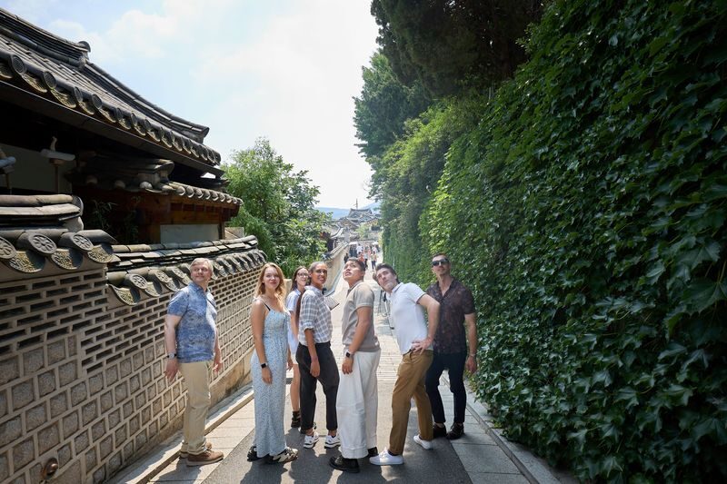 Seoul Bukchon Hanok & Gwangjang Market Half-Day Guided Tour - Gwangjang Market is your chance to follow your appetite