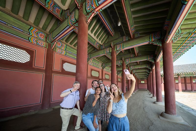 Seoul Bukchon Hanok & Gwangjang Market Half-Day Guided Tour - Consider the Ginseng Museum stop