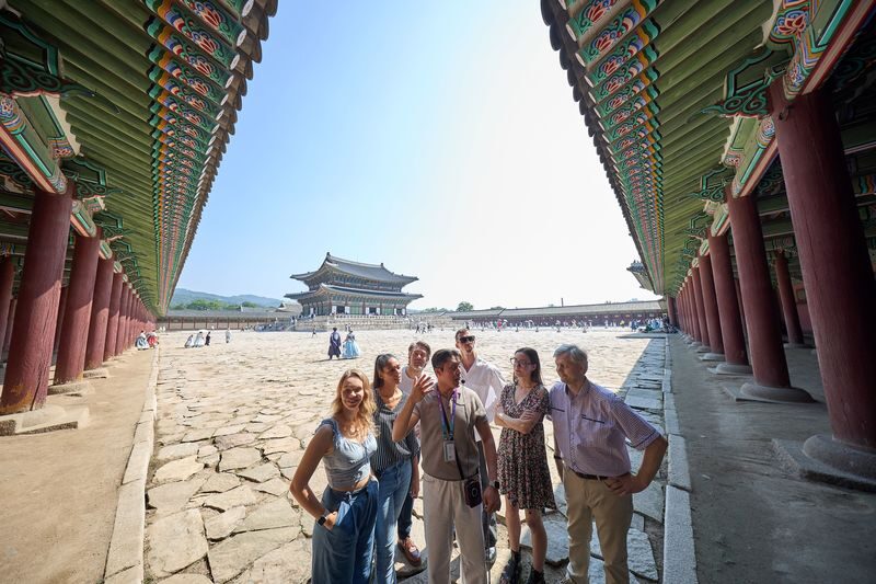 Seoul Bukchon Hanok & Gwangjang Market Half-Day Guided Tour - Is $34.50 good value for a Seoul introduction?