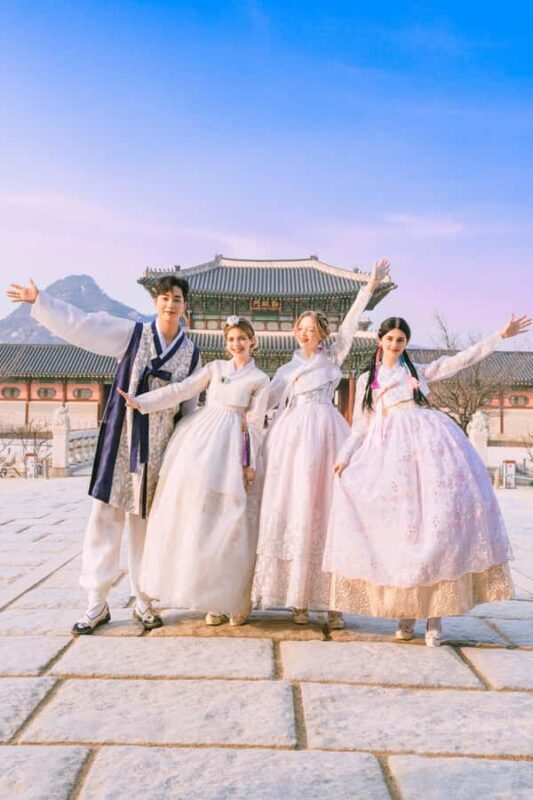 Seoul: Changdeokgung Hanbok Experience at Hanboknam - Booking, Timing, and Practical Tips