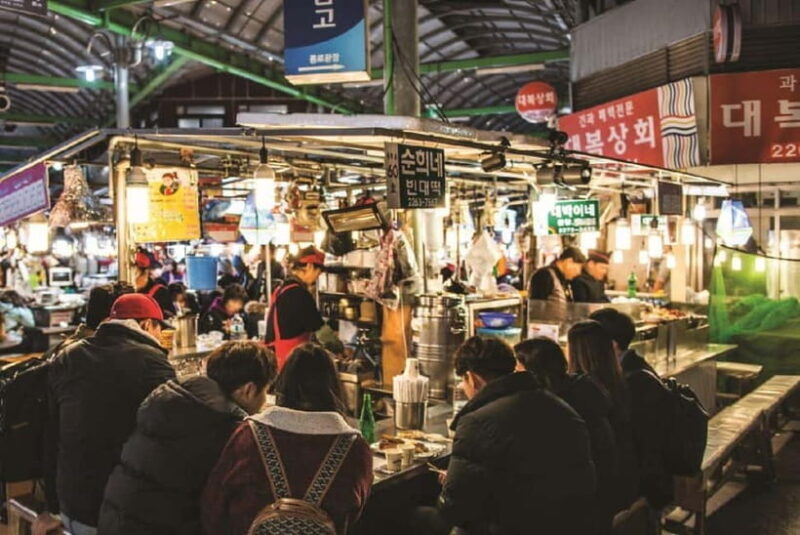 Seoul : Changgyeonggung & Gwangjang Market & Naksan Park - Exploring the Two Main Routes: What Can You Expect?