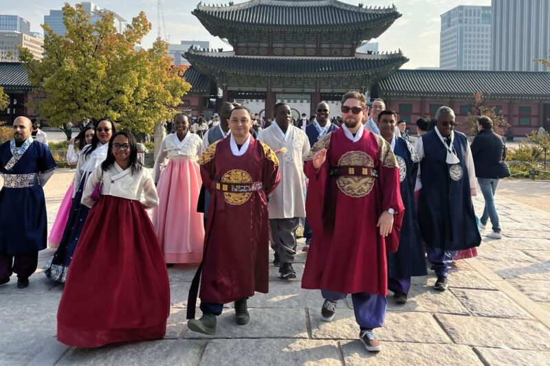 Seoul: City Hightlights, Palace Tour, and Optional Hanbok - Authenticity and Personal Touches