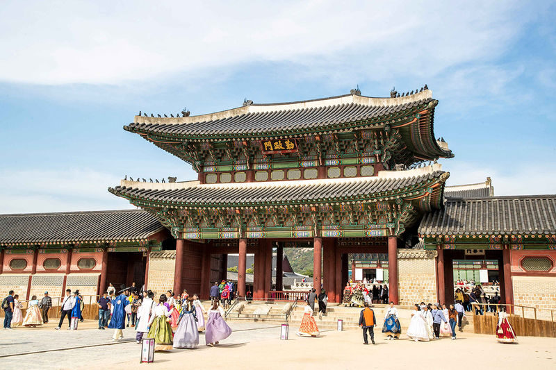 Seoul Day Tour: Gyeongbokgung, Bukchon Hanok Village, 3 highlights - What the guides add, and what to ask for