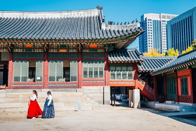 Seoul Deoksugung Palace Half-Day Architecture Tour - A compact palace among city buildings