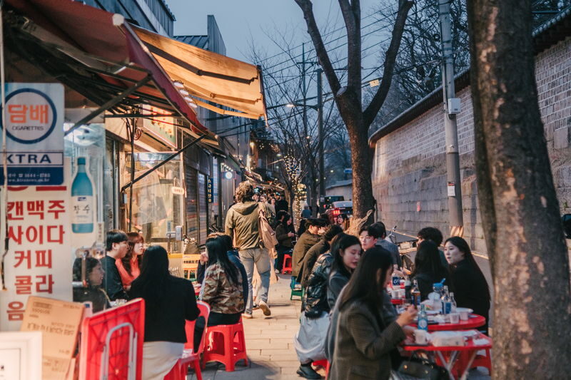 Seoul Golden Hour Photography Tour with Historian Guide - The guide makes the history accessible