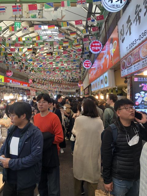 Seoul: Guided Foodie Walking Tour With Tastings - Tour Experience