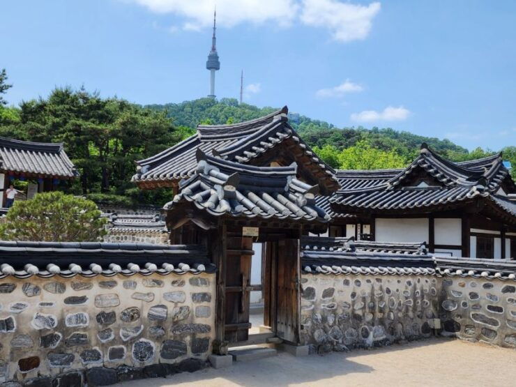 Seoul: Gyeongbok Palace, Bukchon Village, and Gwangjang - Bukchon Village: Step Into the Traditional Korean Heritage