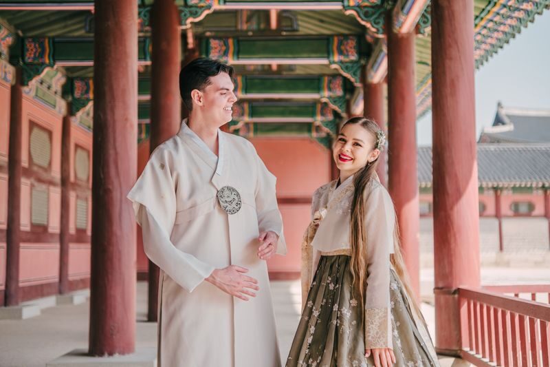 Seoul Gyeongbokgung Hanbok Photoshoot & Korean History Tour - A short lesson before the palace walk