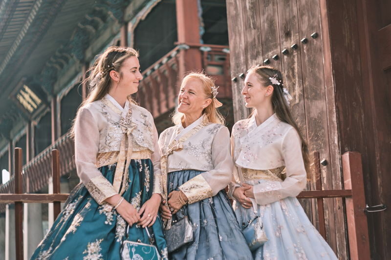 Seoul Gyeongbokgung Hanbok Photoshoot & Korean History Tour - Who will enjoy this outing most