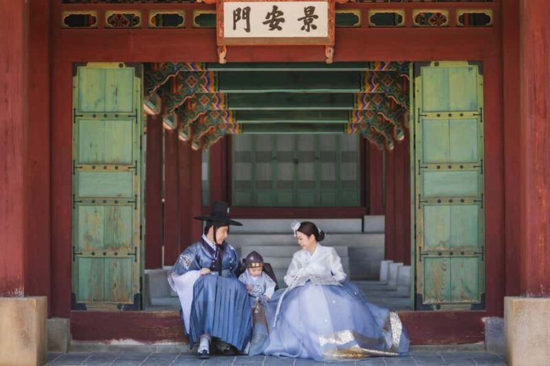 Seoul: Gyeongbokgung, Hanok Village, N Seoul Tower Day Tour - Strolling Through Bukchon Hanok Village