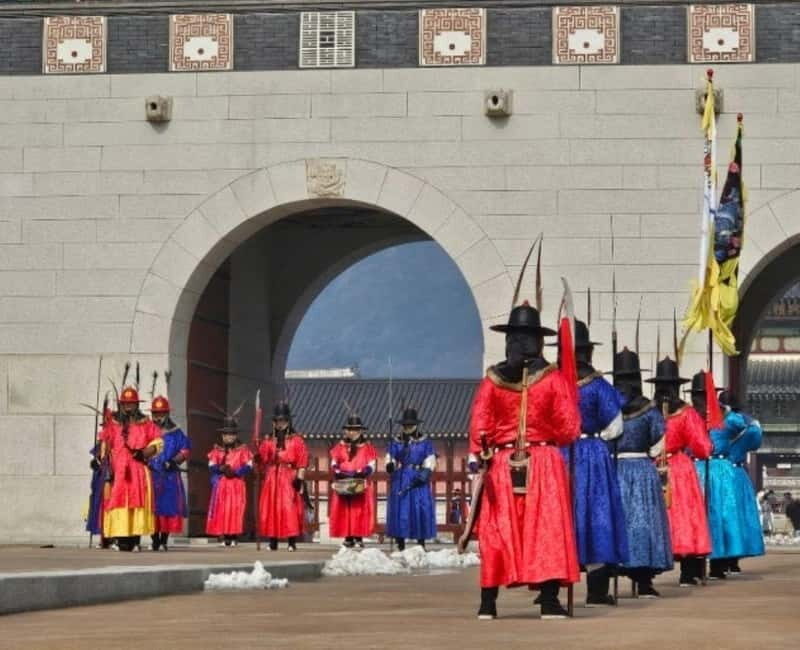 Seoul: Gyeongbokgung, Lotte Tower & Gangnam Trendy Day Tour - The Experience: Pros & Cons