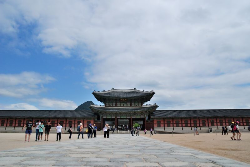 Seoul Gyeongbokgung & N Seoul Tower Full-Day Guided Tour - Gyeongbokgung makes a better first chapter with a guide