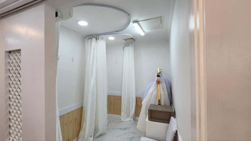 Seoul: Gyeongbokgung Premium Hanbok Experience at Hanboknam - The Experience at Gyeongbokgung Palace