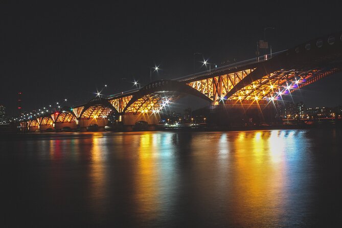 Seoul: Han River Guided Night Cruise and Hangang Park Picnic - Traveler Photos