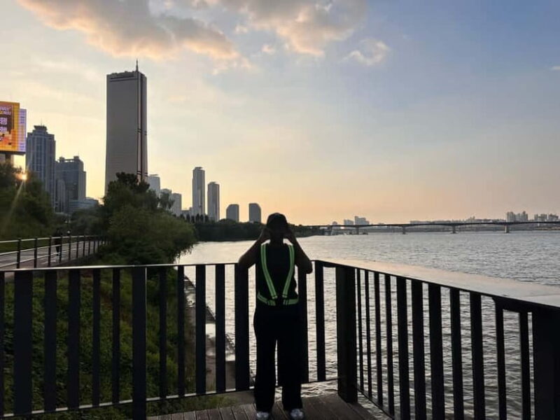 Seoul: Han River Sunset Bike Tour with Rainbow Fountain Show - Good To Know