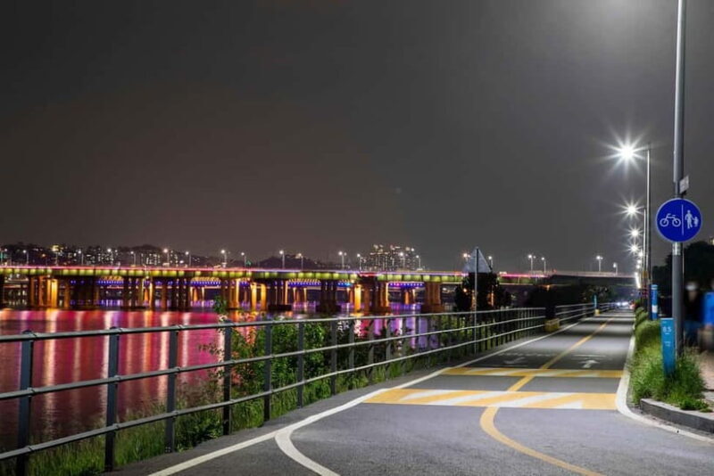 Seoul: Han River Sunset Bike Tour with Rainbow Fountain Show - Who Would Love This Tour?