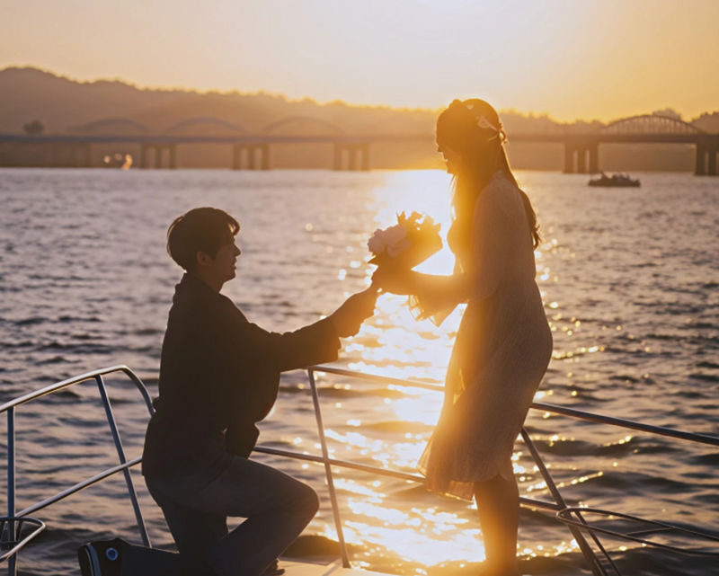 Seoul Han River Yacht Rental - Birthday Party & Proposal Experience - A private celebration on Seoul’s Han River