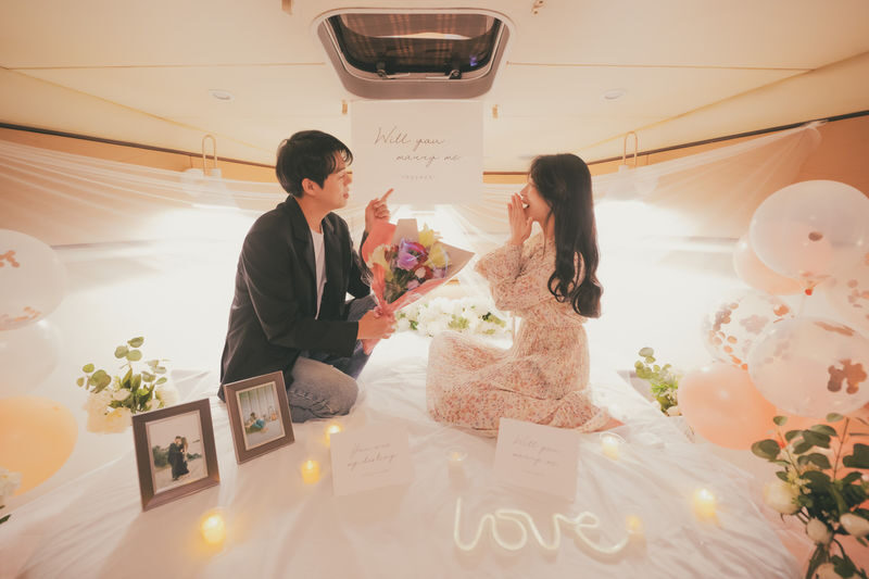 Seoul Han River Yacht Rental - Birthday Party & Proposal Experience - What happens during the one-hour cruise
