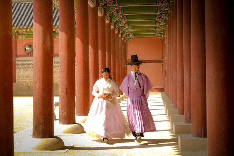Seoul Hanbok Photo at Gyeongbokgung Palace - JHPark - Who will enjoy this session most?