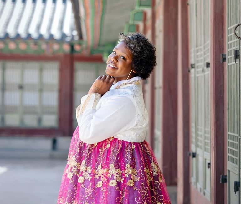 Seoul: Hanbok Photo Tour at Gyeongbokgung Palace - Seoul: Hanbok Photo Tour at Gyeongbokgung Palace