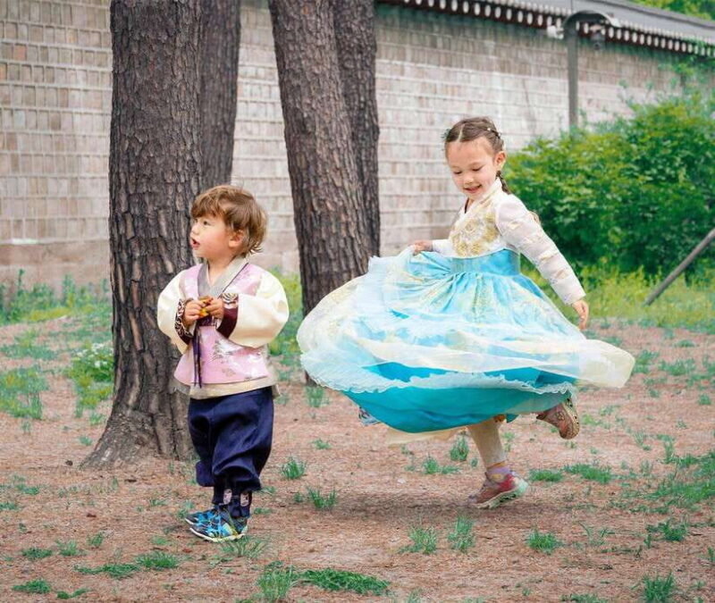 Seoul: Hanbok Rental with Gyeongbokgung Palace Entry - The Sum Up