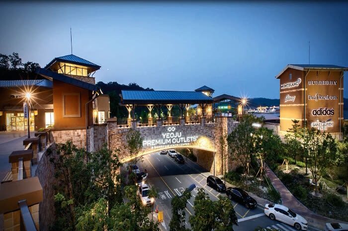 Seoul Hwadam Forest & Yeoju Ludencia Full-Day Tour - Dumulmeori adds a riverside pause