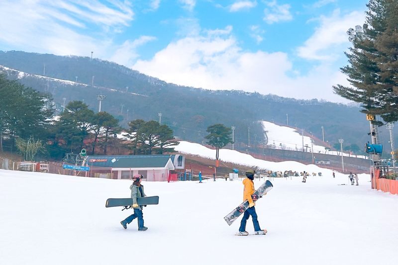 Seoul Jisan Forest Ski Resort Full-Day Ski Tour with Transfers - Food and small expenses at the resort