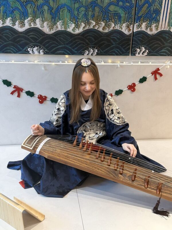 Seoul: Korean Traditional Culture - Gayageum Class with Hanbok - A beginner lesson that adjusts to you