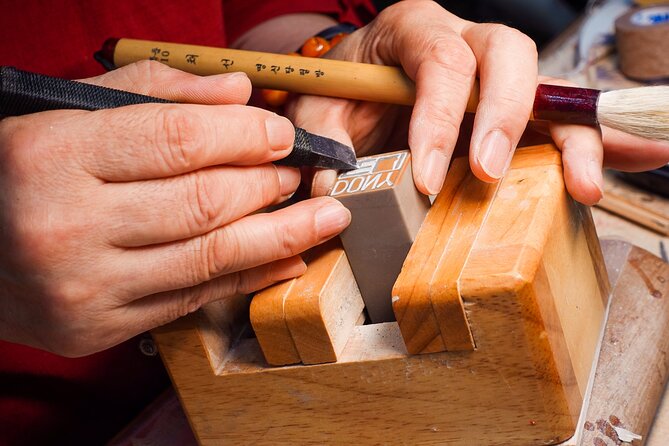 [Seoul Live Virtual Tour With Oraegage]Stories Beyond the Hanok Doors in Jongno - Meeting and Pickup