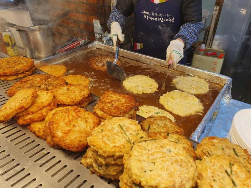 Seoul: Local Vibes, Food & Market Tour with 12+ Tastings - Why This Tour Is a Great Value