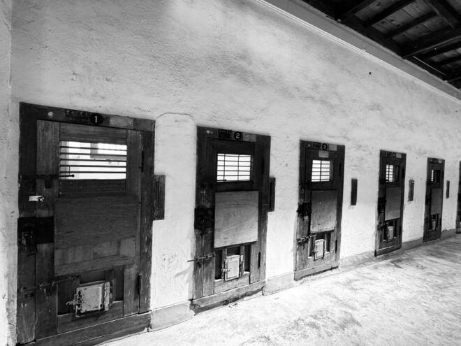 Seoul: Palace, Colonial History With Fortress Trekking Tour - Unique Tour Experience