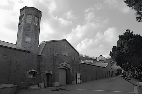Seoul: Palace, Colonial History With Fortress Trekking Tour - Inclusions and Amenities