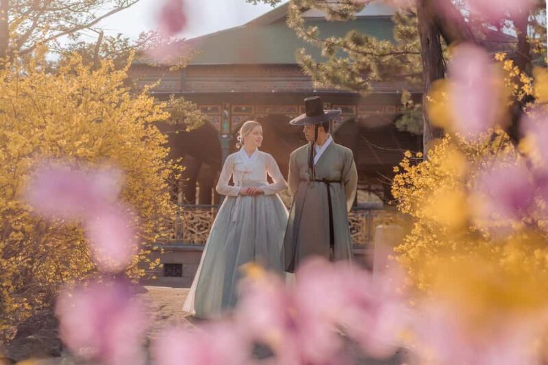 Seoul: Premium Hanbok Photo in Seoul by Sony Award Pro - Why This Tour Stands Out