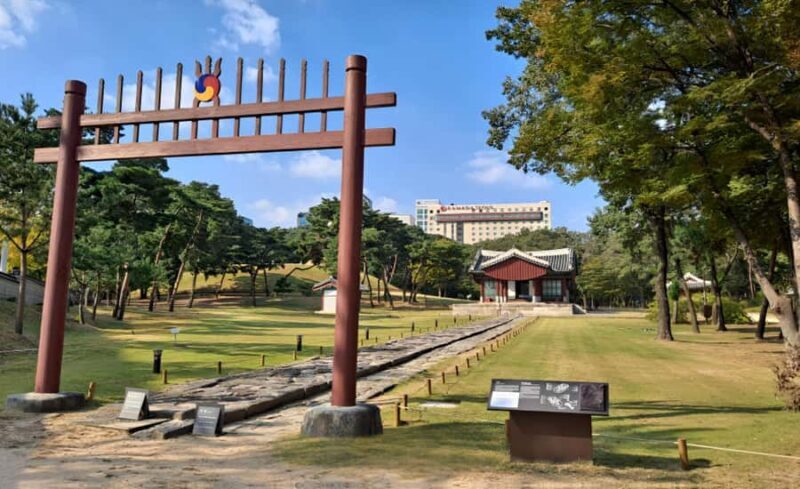 Seoul: Private Guided Tour to Royal Tombs, Temples, and More - FAQ