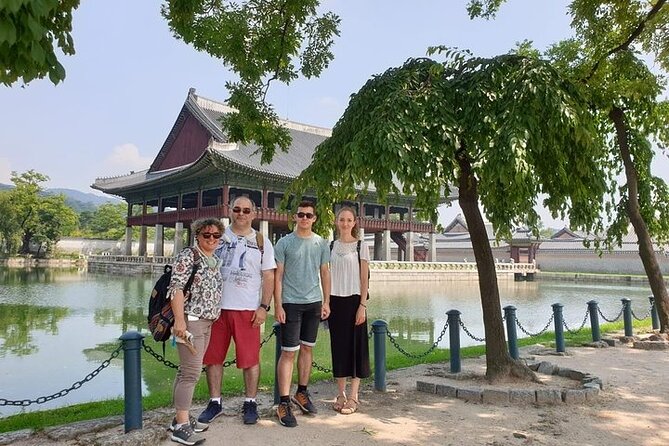 Seoul : Private Tour With a Local Guide ( Best Walking Tour ) - Meet-Up and Accommodation