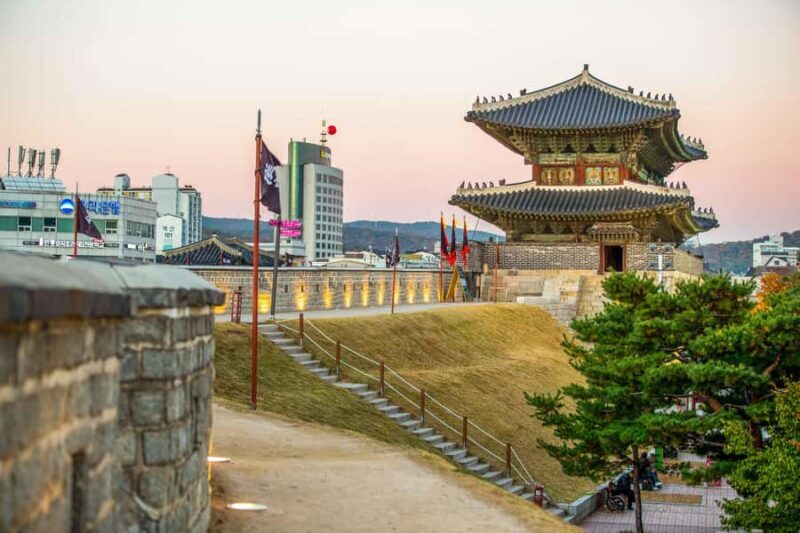 Seoul: Suwon Hwaseong Fortress, Starfield Library & Temple - Transportation & Timing: Why It Matters
