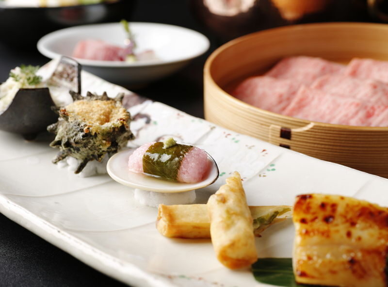 Seryna Seasonal Shabu-Shabu - Roppongi, Tokyo - A long-running Roppongi restaurant with different room styles