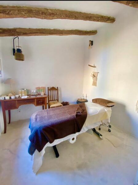Ses Salines - Magical Life Mallorca: Mediterranean Massage - Language Proficiency