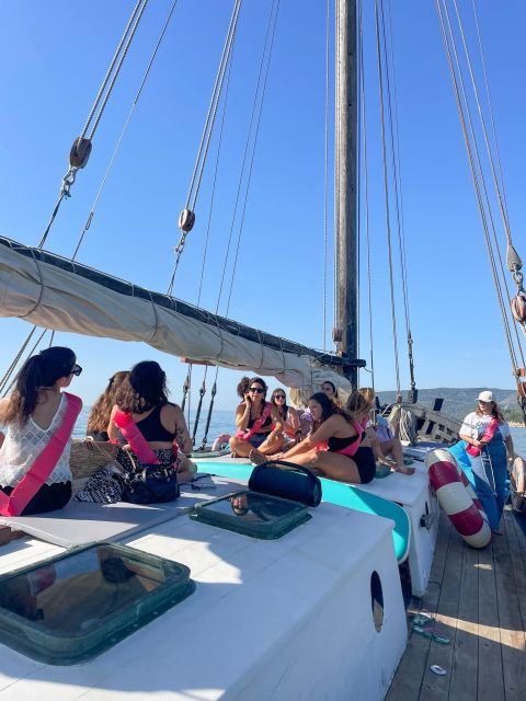 Sesimbra & Arrábida: Full-Day Traditional Boat Experience - Sailing in Vintage Vessel