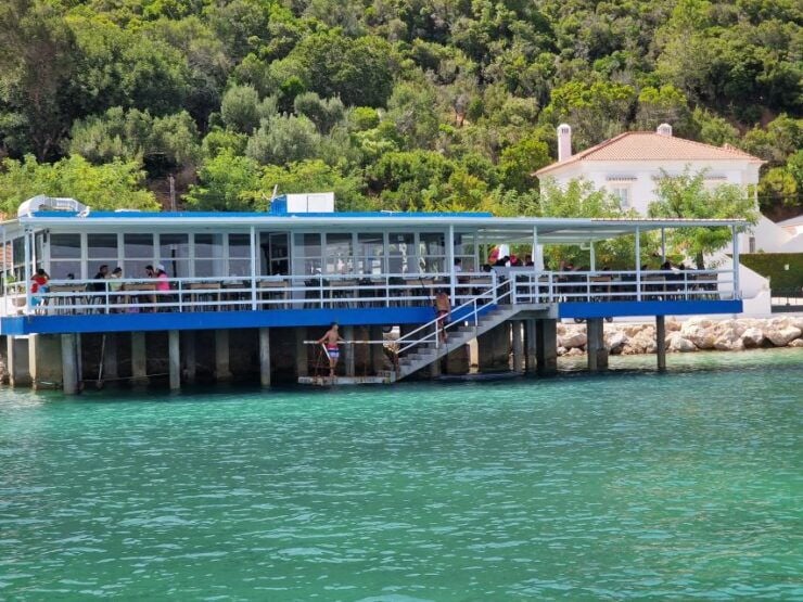 Sesimbra: Boat Tour With Lunch at Portinho Da Arrabida - Tour Duration and Availability