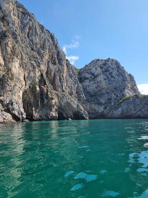 Sesimbra: Boat Trip Along Beaches and Bays With Snorkeling - Group Size and Language Options