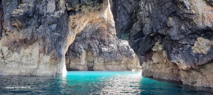 Sesimbra: Private Boat - Beach and Caves - Experience and Highlights