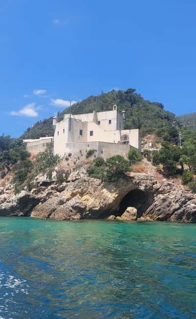 Sesimbra: Private boat trip in the Arrábida Natural Park. - The Sum Up